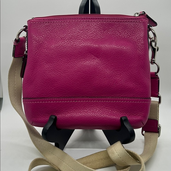 Coach Fuchsia Pink Leather Detachable Strap Crossbody Bag Purse 🌸🌸 - Picture 2 of 9